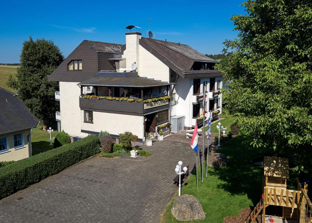 Hotel-Restaurant Maas Lutzerath Exterior foto